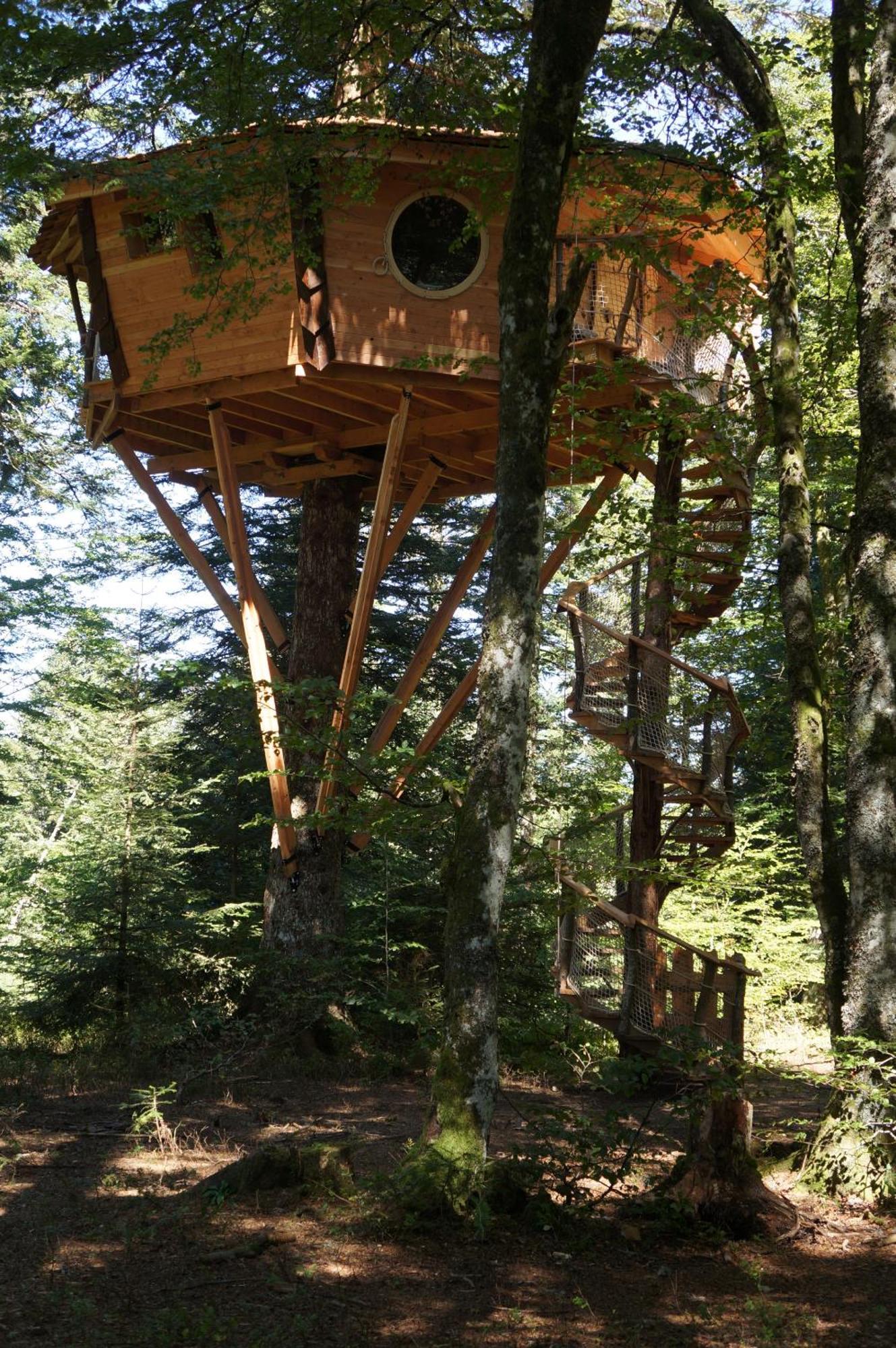 Cabanes Des Volcans La Tour-dʼAuvergne Rom bilde